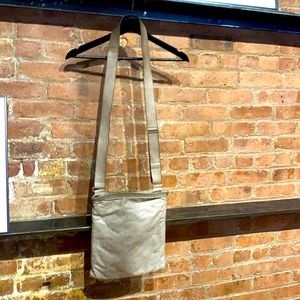 M0851 crossbody leather bag taupe